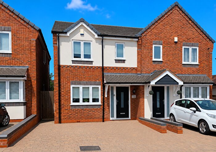 3 Bedroom Semi-Detached House For Sale In Mount Pleasant, Kingswinford, DY6