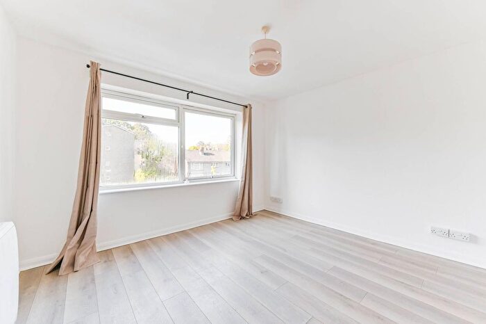 1 Bedroom Flat To Rent In Avenue Road, South Norwood, London, SE25