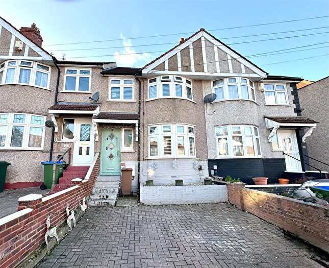 3 Bedroom Terraced House For Sale In Collindale Avenue, Erith, DA8