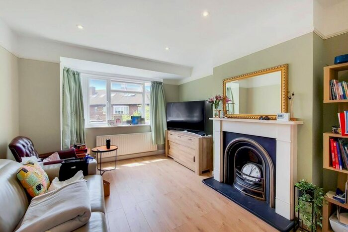 3 Bedroom Maisonette To Rent In Braeside Avenue, Wimbledon, London, SW19