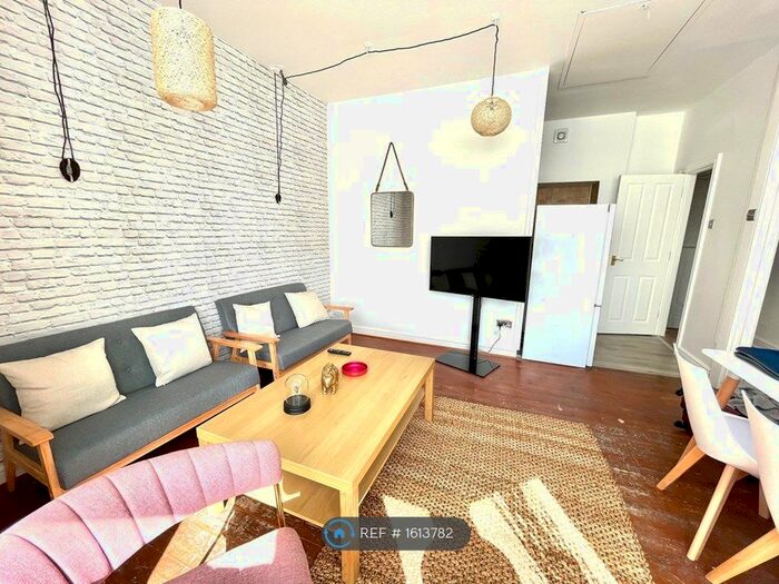 3 Bedroom Flat To Rent In The Round House, Cambridge, CB5