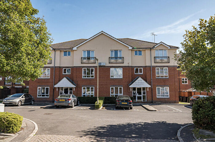 2 Bedroom Flat For Sale In Angelica Way, Whiteley, Hampshire, PO15