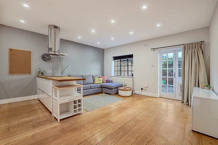 2 Bedroom Apartment To Rent In Orleston Mews, N7