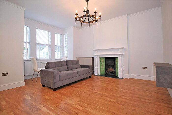 2 Bedroom Flat To Rent In Melrose Avenue, London, NW2