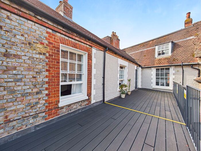 1 Bedroom Flat To Rent In High Street, Thame, Oxfordshire, OX9