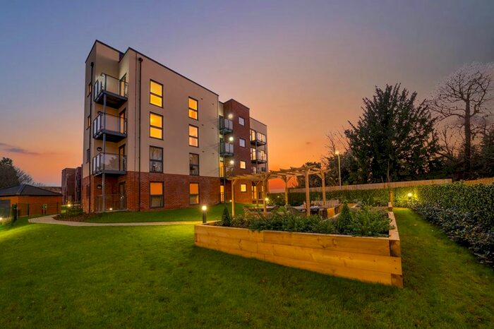 2 Bedroom Flat To Rent In Sewardstone Road, Waltham Abbey, EN9