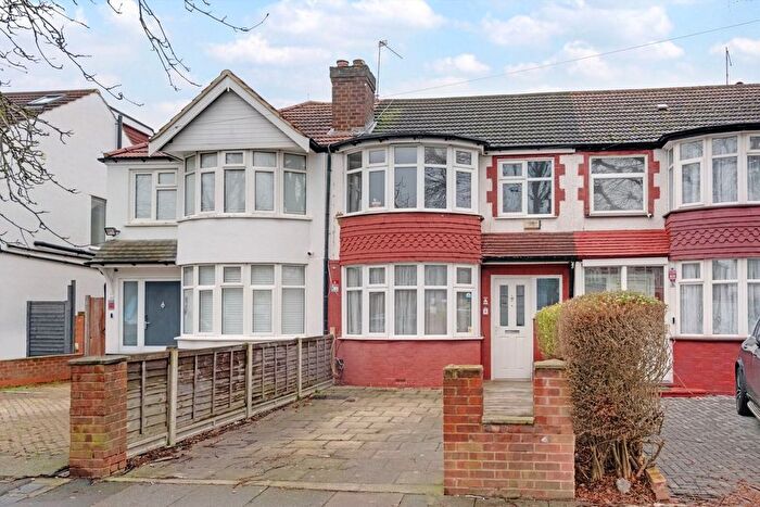 3 Bedroom Property To Rent In Thames Avenue, Perivale, UB6