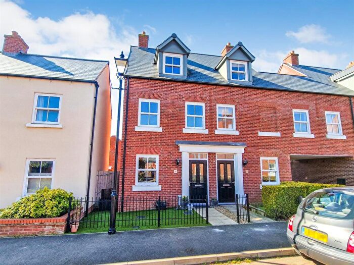 3 Bedroom End Of Terrace House For Sale In Lavender Lane, Great Denham, Bedford, MK40