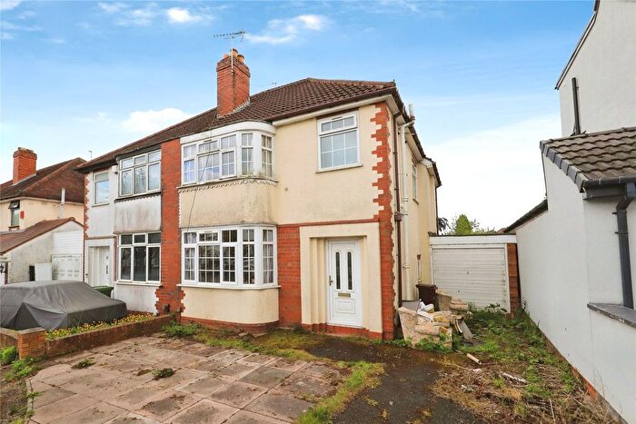 3 Bedroom Semi Detached House For Sale In Dudley Walk, Wolverhampton, West Midlands, WV4