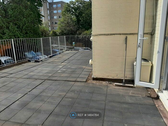 Studio To Rent In Beaumont Court, Bournemouth, BH5