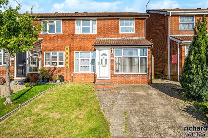 3 Bedroom Semi-Detached House For Sale In Hopton Close, Freshbrook, Swindon, SN5