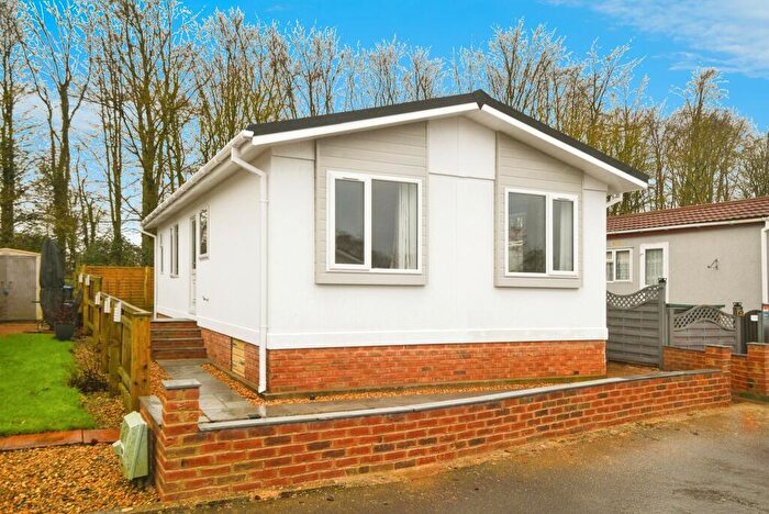 2 Bedroom Park Home For Sale In Rawlins Park, Avebury, Marlborough, SN8