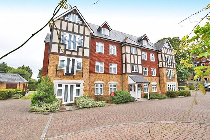2 Bedroom Flat To Rent In Hazlitt Drive, Maidstone, ME16