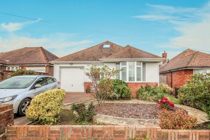 3 Bedroom Detached Bungalow To Rent In Green Ridge, Westdene, Brighton, BN1