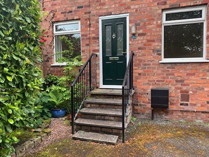 2 Bedroom Flat To Rent In Barrington Road, Altrincham, WA14