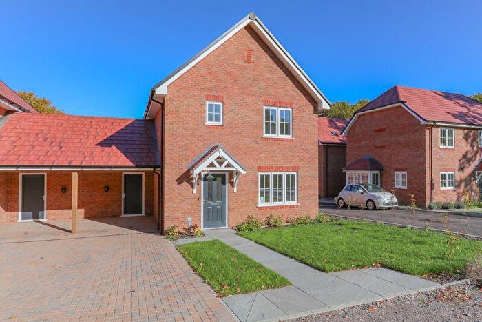 2 Bedroom Detached House For Sale In Beacon Bottom, Southampton, SO31
