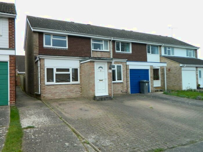 3 Bedroom Terraced House To Rent In Downsway, Chelmsford, CM1