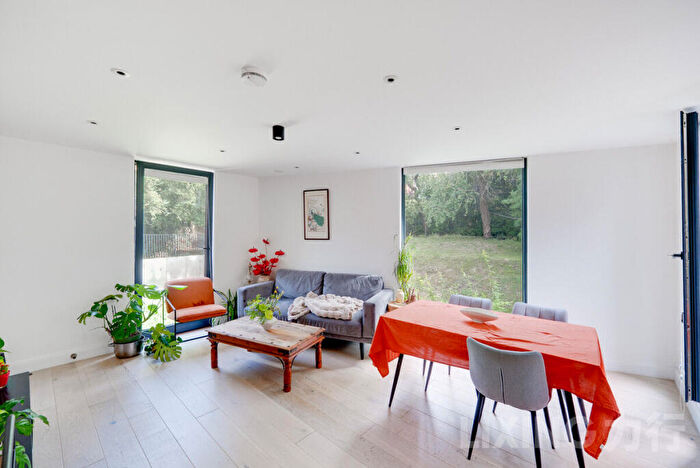 3 Bedroom Apartment For Sale In Finchley Road, Hampstead, NW3