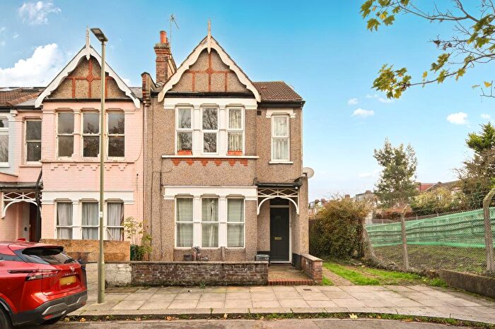 1 Bedroom Flat For Sale In Squires Lane, Finchley, N3