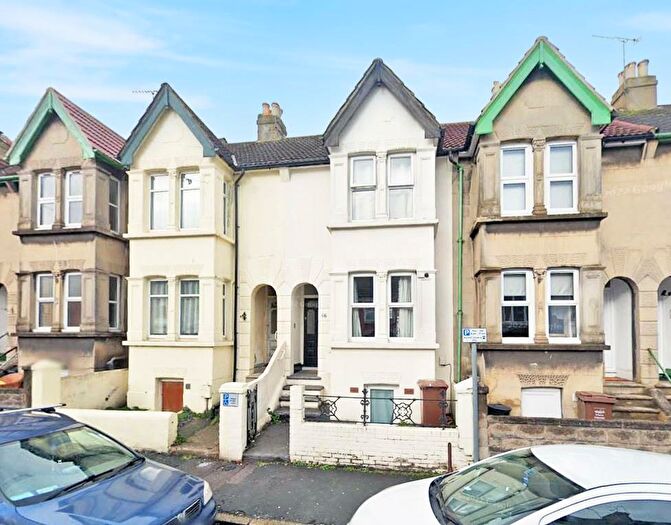 6 Bedroom House To Rent In St Georges Street, Gillingham, ME7