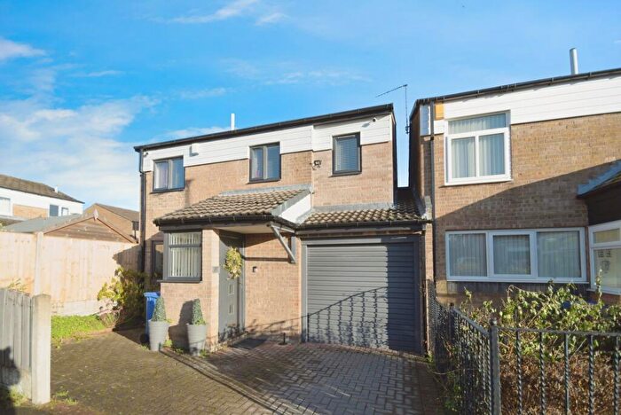 4 Bedroom Link Detached House For Sale In Laburnum Close, Chapeltown, Sheffield, South Yorkshire, S35
