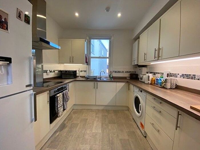 4 Bedroom Maisonette To Rent In Merchants Road, Hotwells, Bristol, BS8