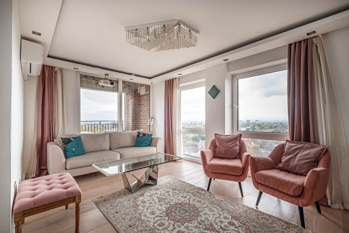 2 Bedroom Flat For Sale In Green Vale, Ealing, W5