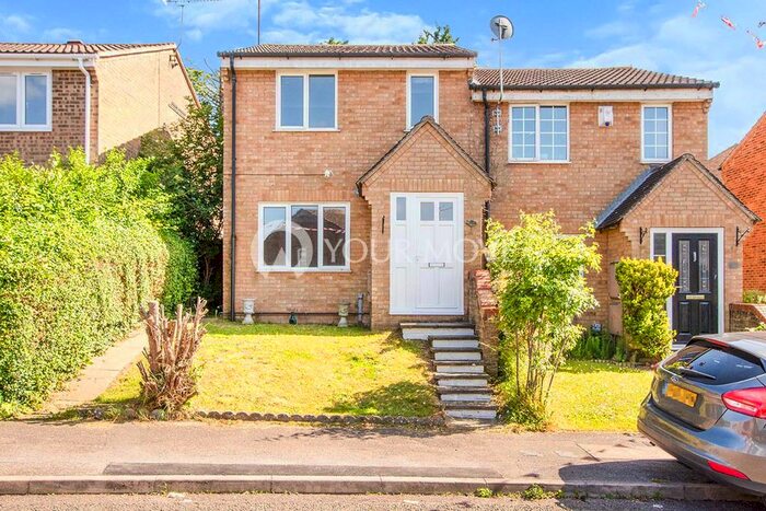 3 Bedroom Semi-Detached House To Rent In Chevening Close, Chatham, Kent, ME5