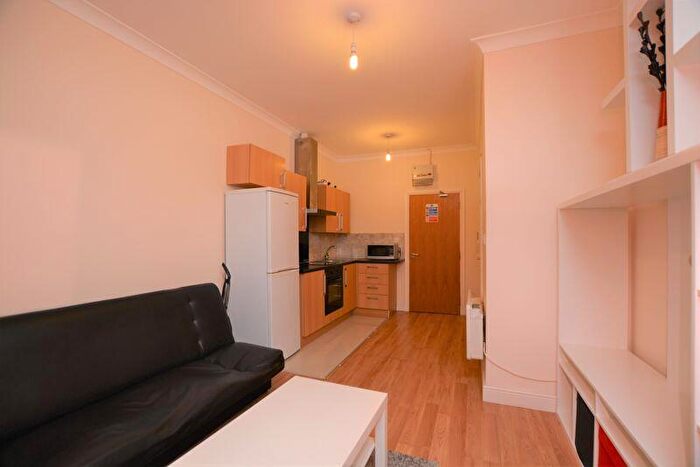 Flat To Rent In High Street, Slough, SL1