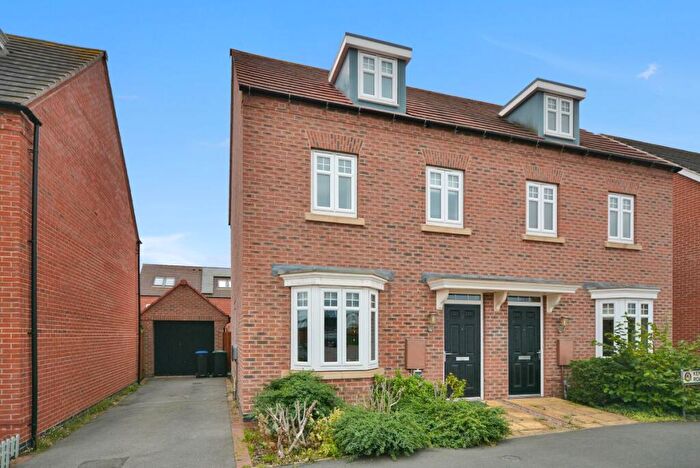 3 Bedroom Semi Detached House For Sale In Kenbrook Road, Hucknall, NG15