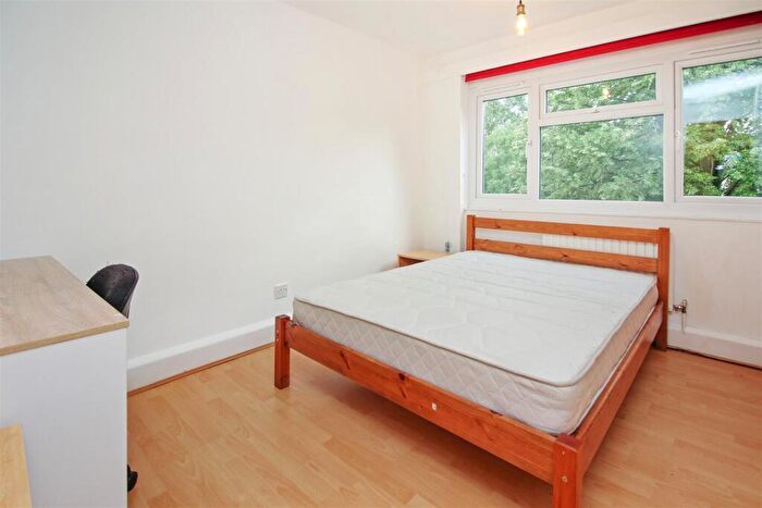 3 Bedroom Flat To Rent In Beecroft Close, Canterbury, CT2