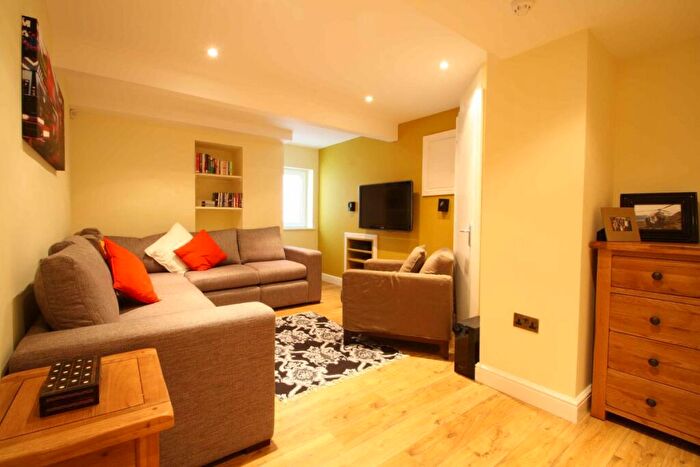 8 Bedroom Terraced House To Rent In Lenton Boulevard, Nottingham, NG7