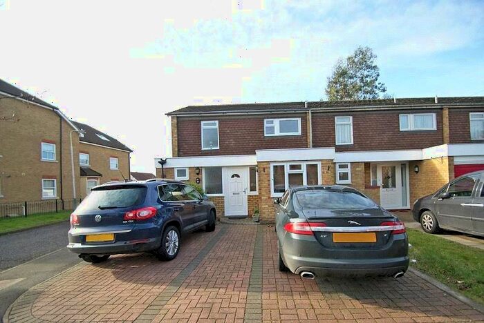 3 Bedroom Semi-Detached House To Rent In Manor Road, Romford, Essex, RM1