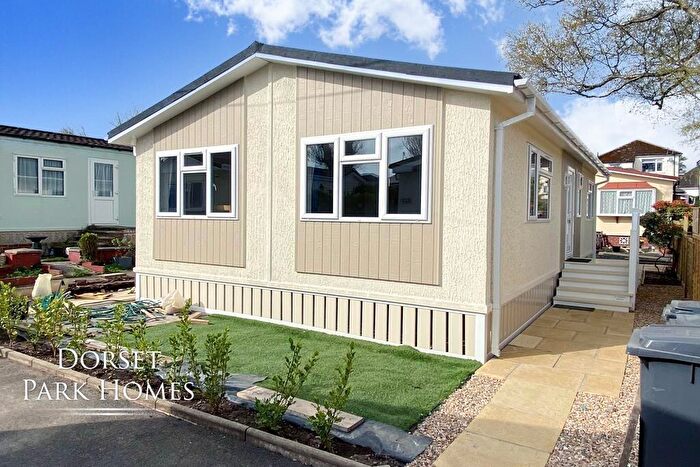2 Bedroom Park Home For Sale In Doveshill Park, Barnes Road, Bournemouth, Dorset, BH10