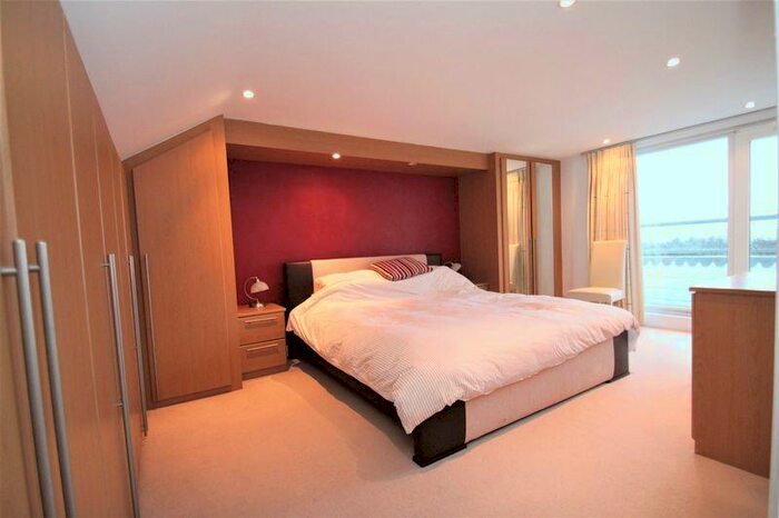 2 Bedroom Penthouse To Rent In Orchard Place, Cowes, PO31