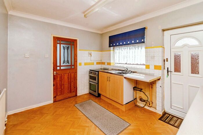 2 Bedroom Semi-Detached Bungalow For Sale In Maple Leaf Road, Wednesbury, WS10
