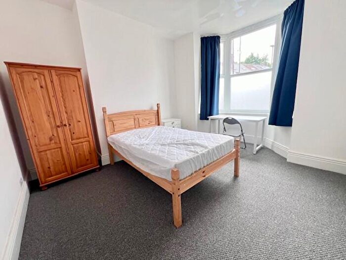 3 Bedroom Terraced House To Rent In Fieldhead Road, Sheffield, S8