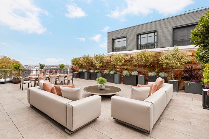 3 Bedroom Flat For Sale In Queensway, London, W2