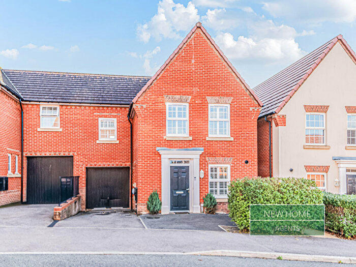 3 Bedroom Semi-Detached House For Sale In Cowslip Grove, Clanfield, Waterlooville, PO8