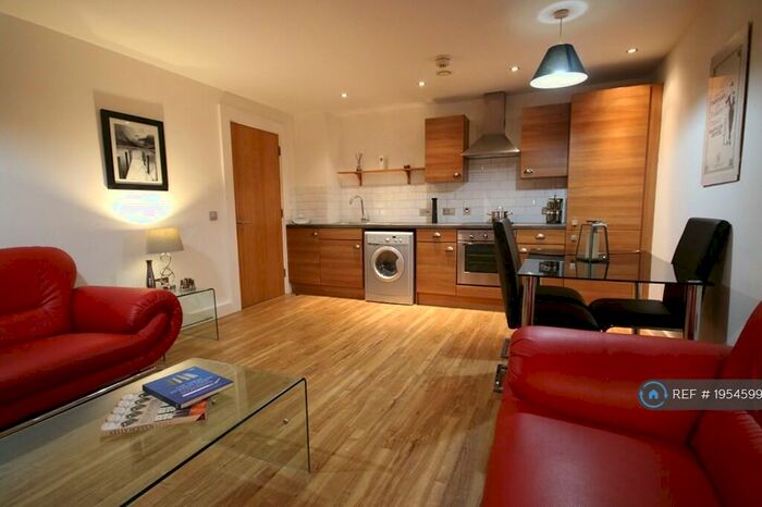 2 Bedroom Flat To Rent In Fresh, Salford, M3
