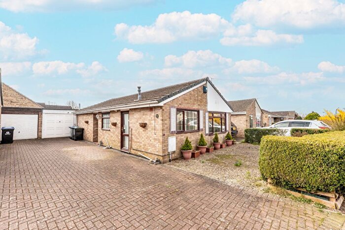 3 Bedroom Detached Bungalow For Sale In Shillbrook Avenue, Carterton, Oxfordshire, OX18