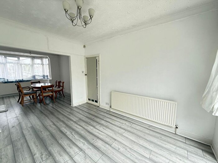 3 Bedroom Semi-Detached House To Rent In Sandown Way, Northolt, Greater London, UB5