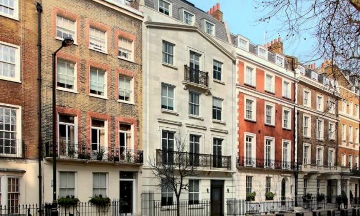 3 Bedroom Flat To Rent In Upper Brook Street, London, W1K