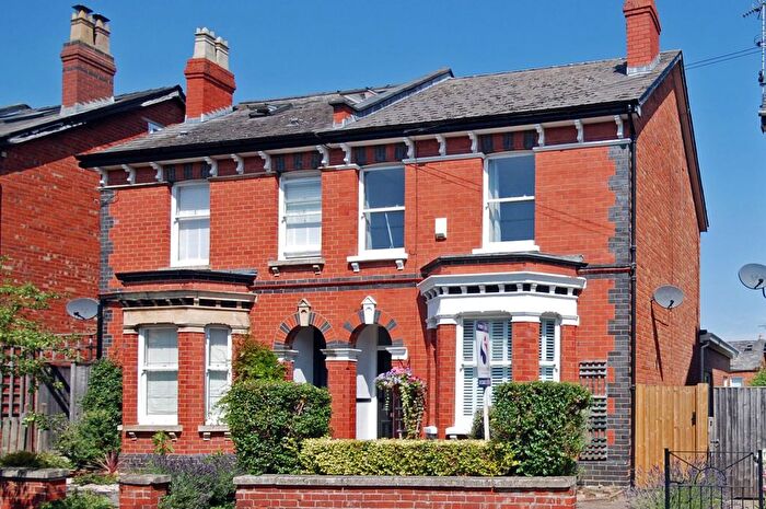 3 Bedroom Semi Detached House For Sale In Ewlyn Road, Cheltenham, GL53