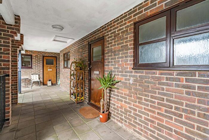 1 Bedroom Apartment For Sale In Bethel Lane, Farnham, Surrey, GU9