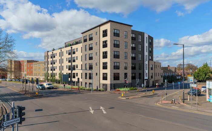 2 Bedroom Flat To Rent In Bath Road, Slough, Berkshire, SL1