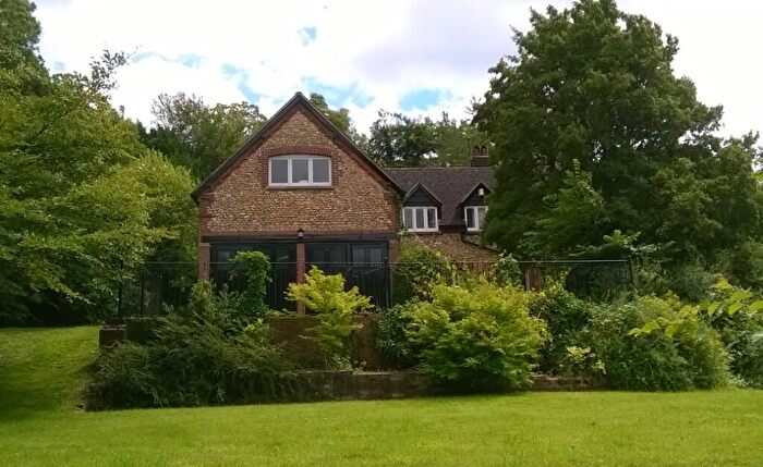 4 Bedroom Detached House To Rent In Old London Road, RH5