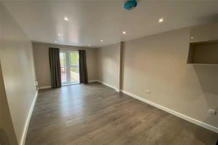 3 Bedroom Flat To Rent In Danelaw Court, Hinckley, LE10