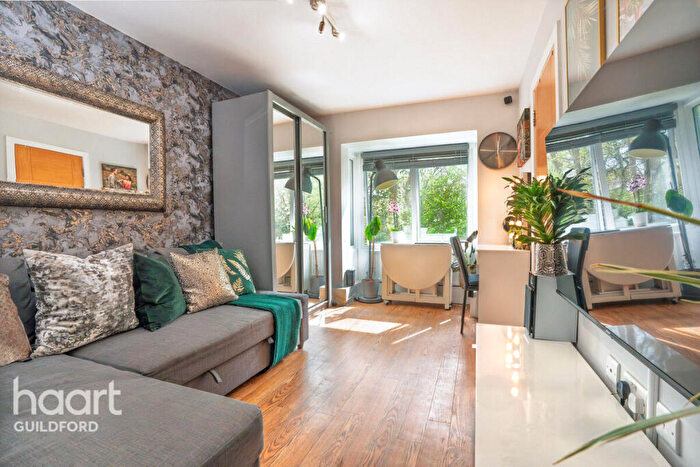 1 Bedroom Apartment For Sale In Cross Lanes, Guildford, GU1