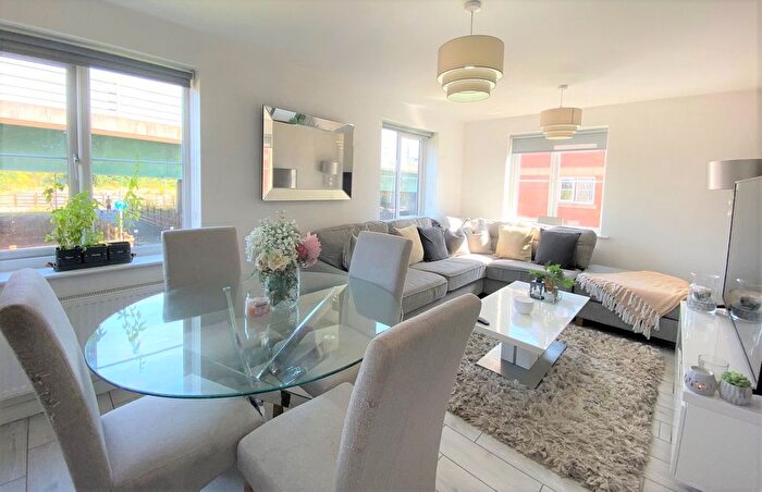 2 Bedroom Flat To Rent In Anderson Grove, Newport, NP19